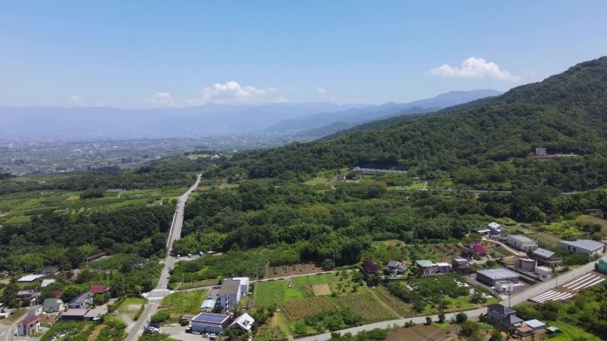 无人机拍摄的日本山梨县神府盆地