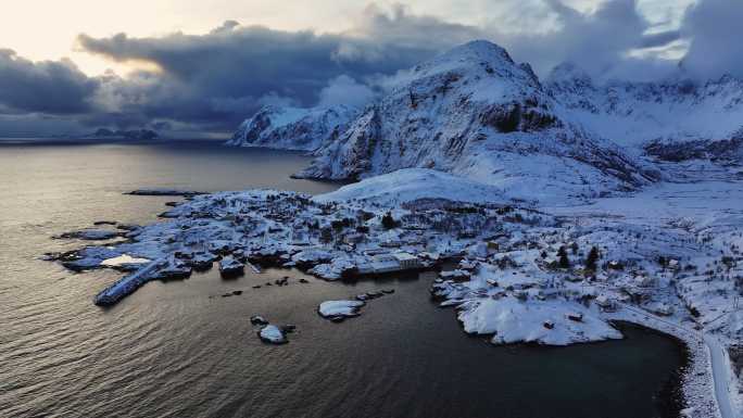 挪威罗弗敦群岛北极圈奥镇冬季雪景高空航拍