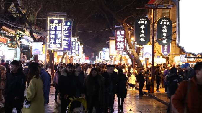 西安回民街夜景人流