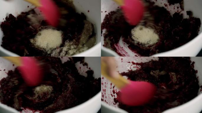 情人节，将巧克力甜菜糊混合，制作巧克力红丝绒松饼