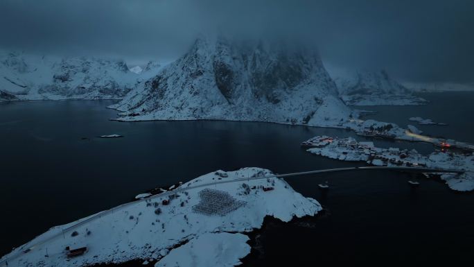 挪威罗弗敦群岛北极圈雷纳冬季雪景高空航拍