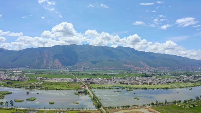 天边风光：田野村落与远山