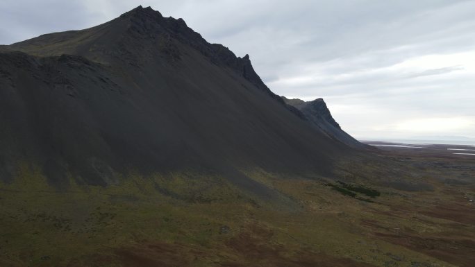 冰岛苔原黑色山脉空镜 绝美风光航拍