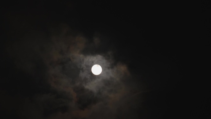 乌云遮挡月亮