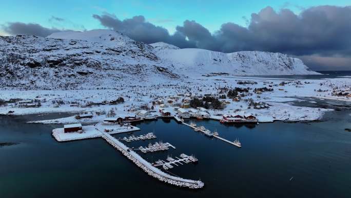 挪威罗弗敦群岛北极圈雷纳冬季雪景高空航拍