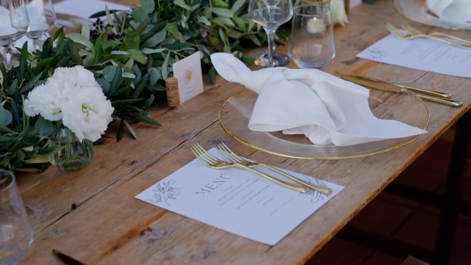 装饰婚礼餐桌