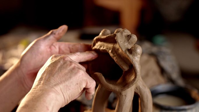 艺术陶制：创造独特陶土动物雕塑