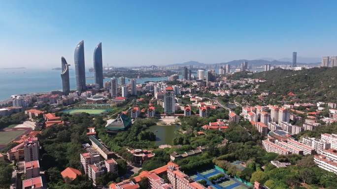 福建厦门大学与世茂海峡大厦双子塔城市风景