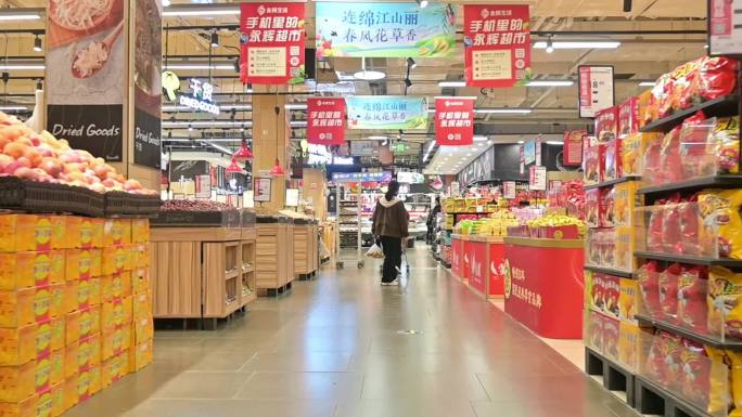 超市空镜头-饮料，方便食品，膨化食品货架