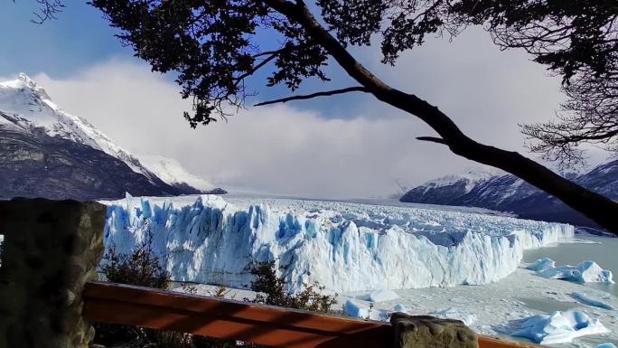 佩里托·莫雷诺在阿根廷巴塔哥尼亚的埃尔卡拉法特走秀。自然景观。冰川的风景。阿根廷巴塔哥尼亚。冰山背景