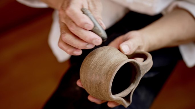 陶艺匠人：手造茶壶制作过程
