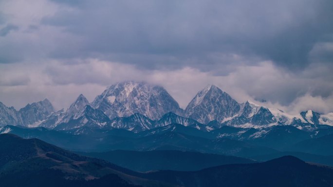 贡嘎雪山