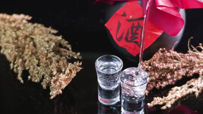 白酒倒酒粮食酒