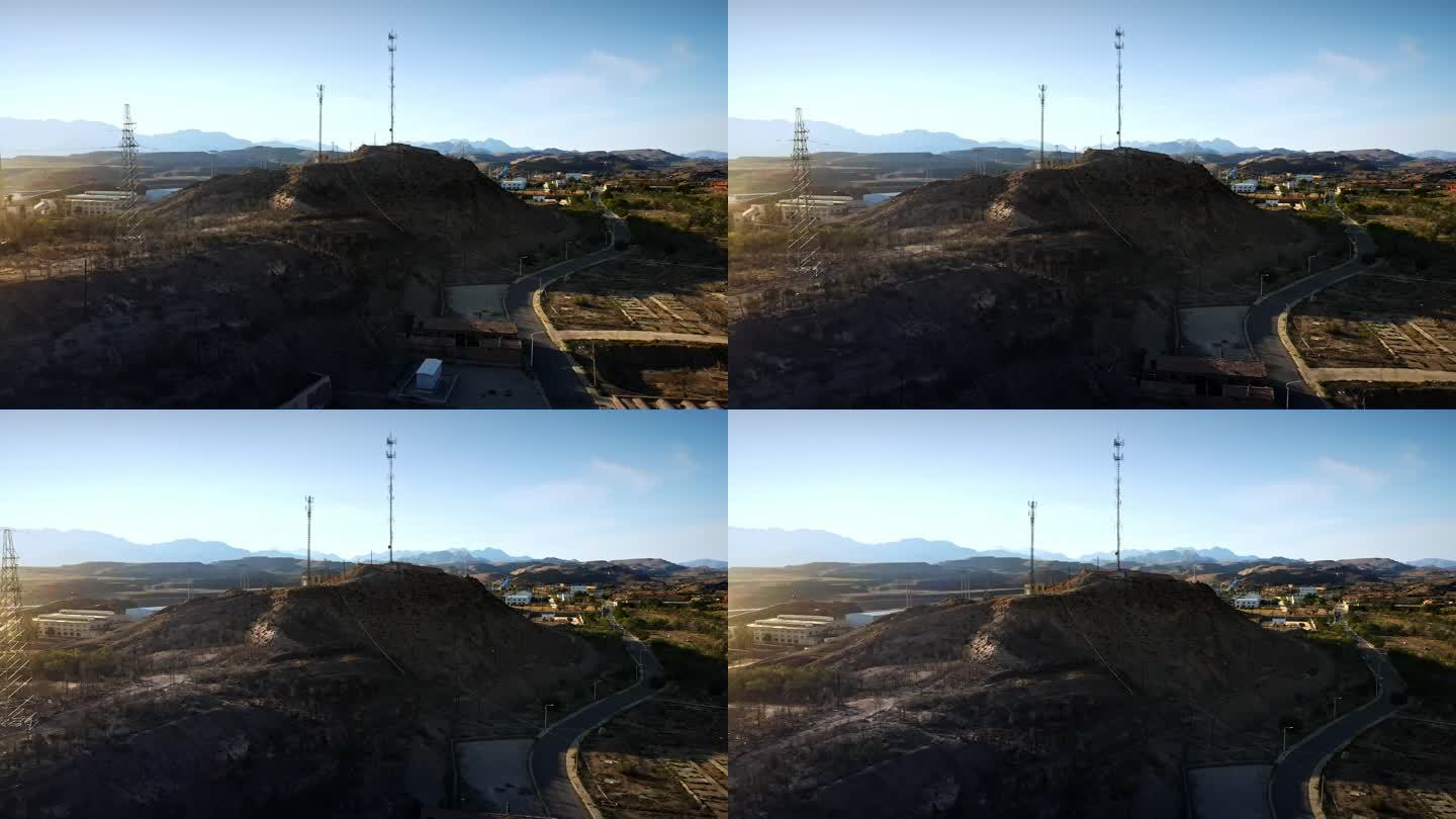 西部煤碳矿区小镇废弃的信号塔