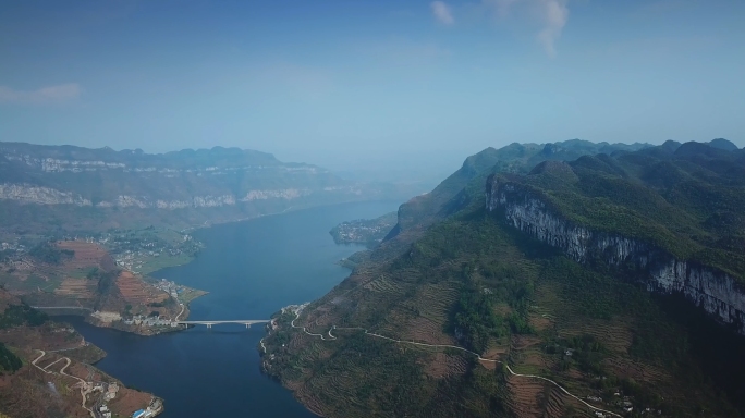 水库湖面大山山峰农村