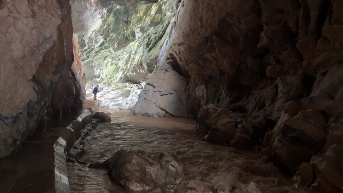 广西桂林喀斯特地貌天然岩洞风景空镜