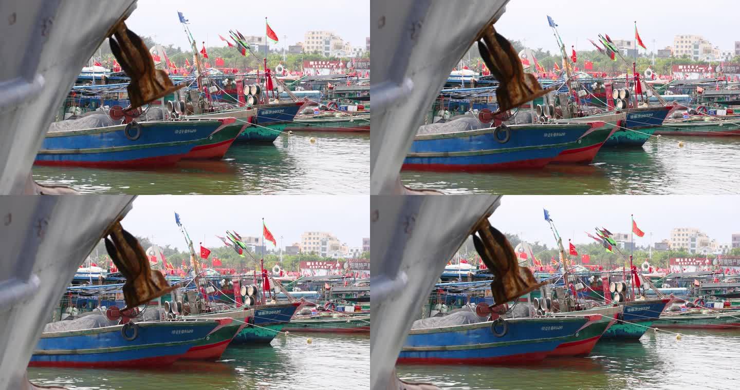 停靠在海南琼海潭门中心渔港的渔船