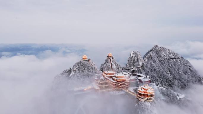 河南老君山雪中云海