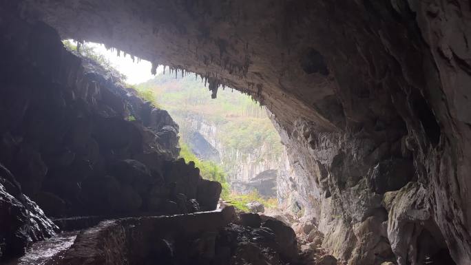 广西桂林喀斯特地貌天然岩洞风景空镜