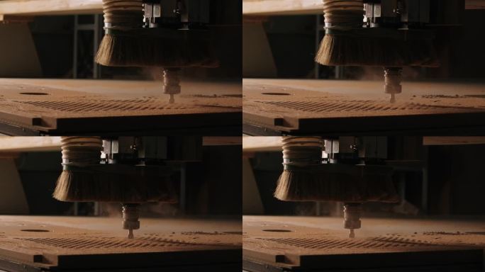 带针的木材切割机。有创造力。带针木雕机。工厂机器具有自动化的精细木雕