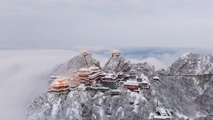 河南老君山雪中云海