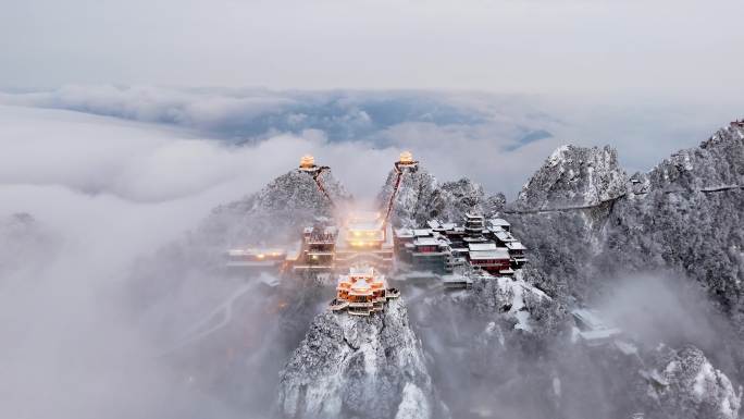 河南老君山雪中云海