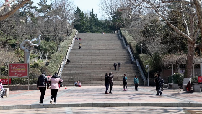 青岛贮水山儿童公园大楼梯