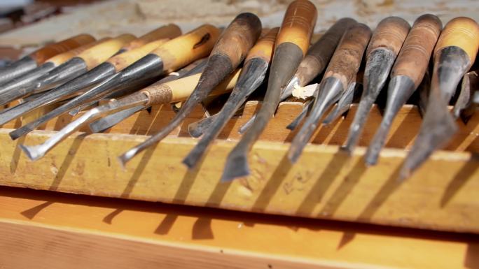 『雕刻师的工具：木雕工艺精粹』