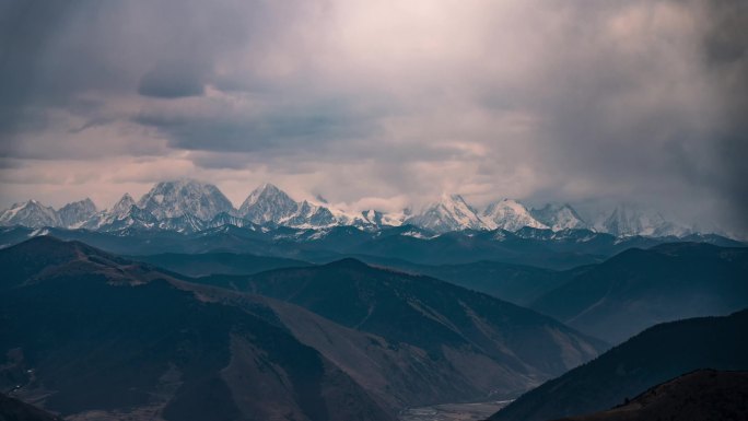 贡嘎雪山