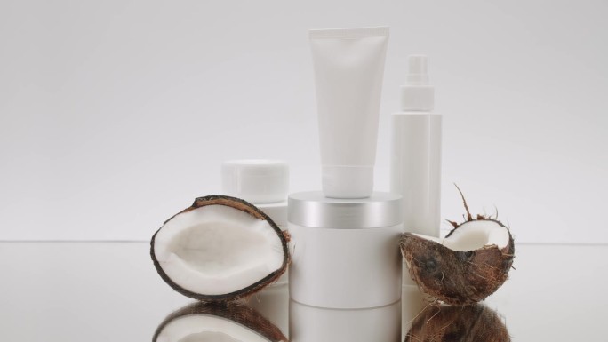 生产用于头发和皮肤护理、磨砂、滋补、身体护理的天然化妆品。
