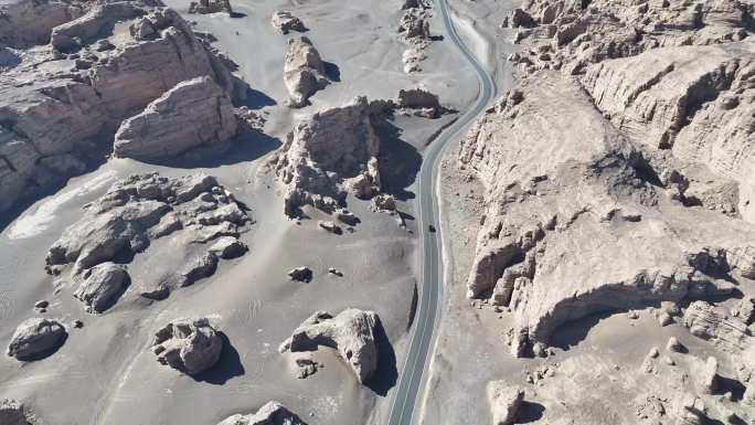 新疆大海道岩石公路航拍视频素材