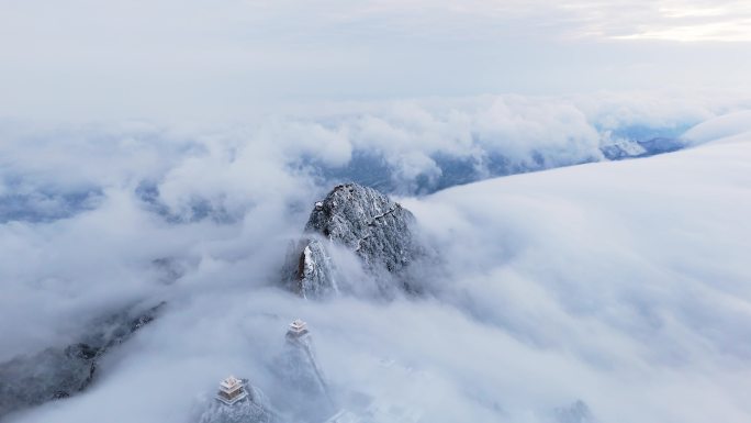 河南老君山雪中云海