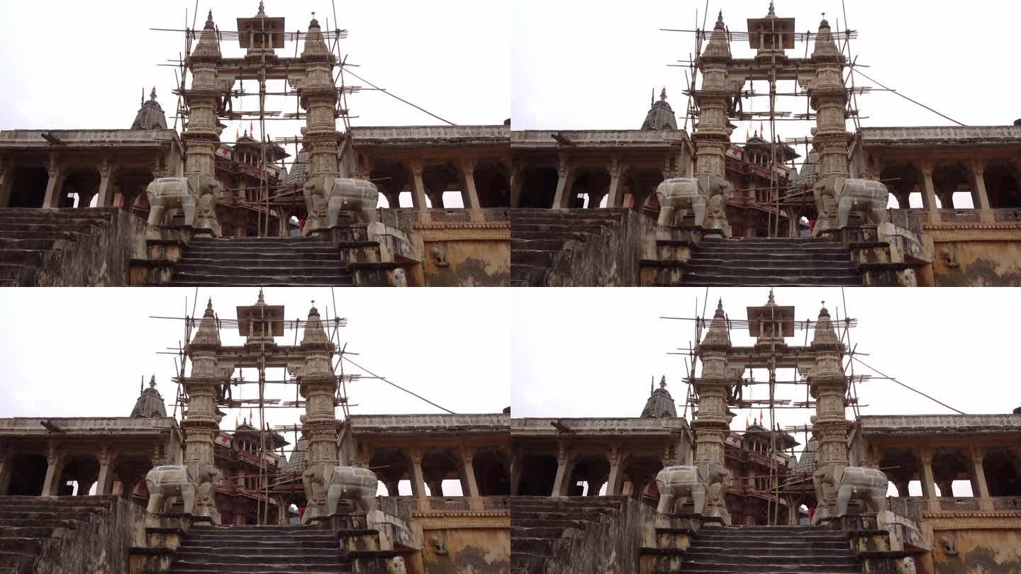 印度寺庙，美丽的砂岩雕塑大象雕刻在寺庙的外墙