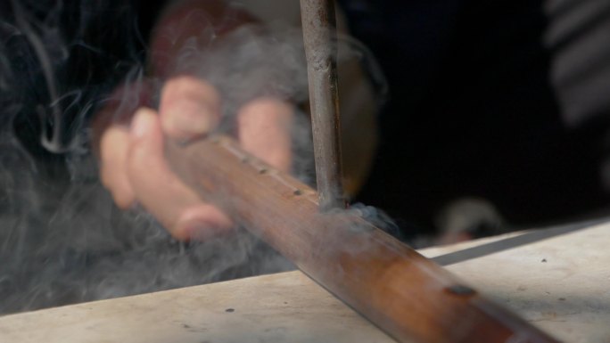 《工匠技艺：火烤竹笛制作过程》