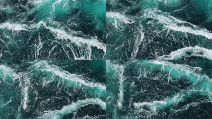 在涨潮和退潮时，河流和大海的蓝色波浪交汇在一起。