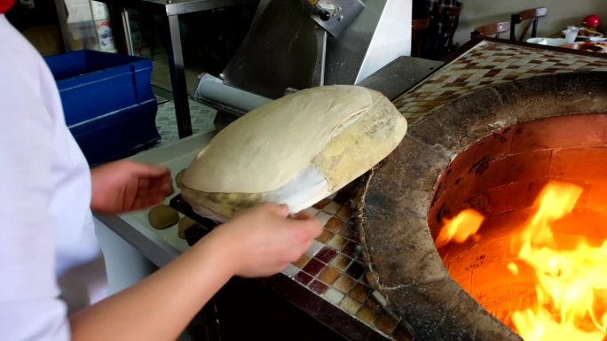 制作皮塔饼，阿拉伯面包，叙利亚面包，阿拉伯Khubz，印度扁面包。