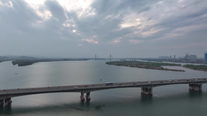 航拍襄阳汉江长虹大桥城市建筑风光