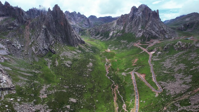 航拍川西旅游莲宝叶则石头山魔兽世界