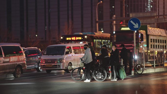 夜景行人车流人流下班