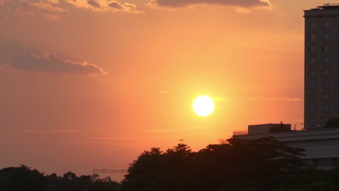 11-日月云天延时-夕阳