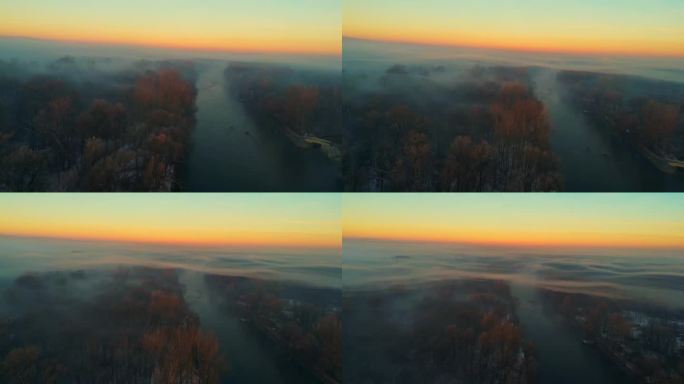 风景秀丽的穆尔河在树林中的冬季森林景观笼罩着雾在黎明
