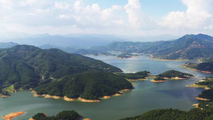 福建古田航拍青山湖泊小洲岛蓝天绿水晴