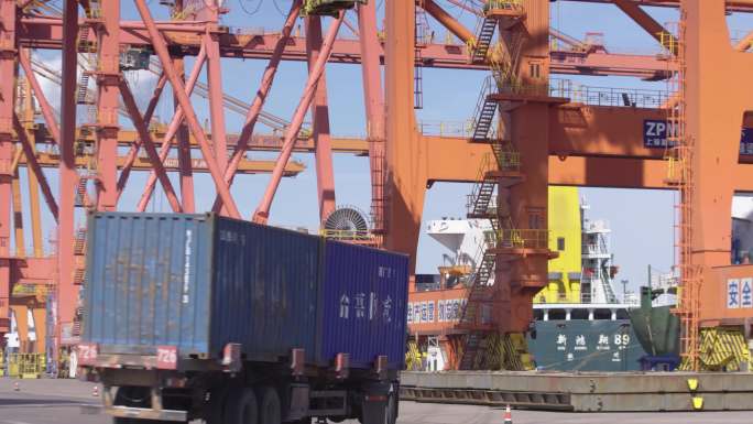 4K繁忙港口货运轮船集装箱唐山港货车物流