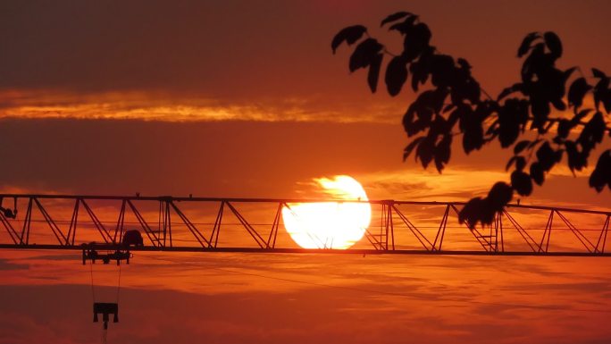 血色残阳 空镜 转场 工地夕阳  晚霞