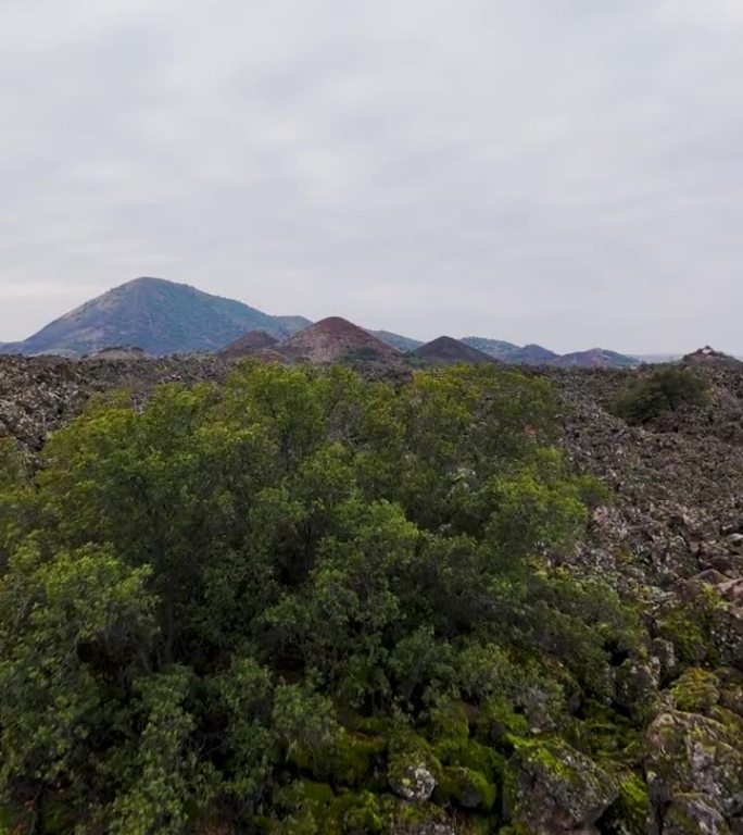 鸟瞰库拉萨利赫里联合国教科文组织世界地质公园和火山公园，以及马尼萨的迪夫利特火山，库拉火山地质公园，