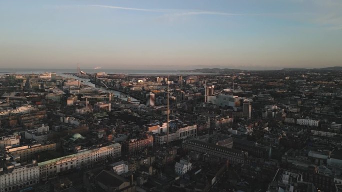 都柏林的尖塔-黄金时间4K航拍镜头-都柏林-爱尔兰