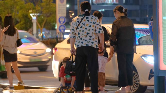 大城市大都市下班高峰期夜晚夜景交通汽车车