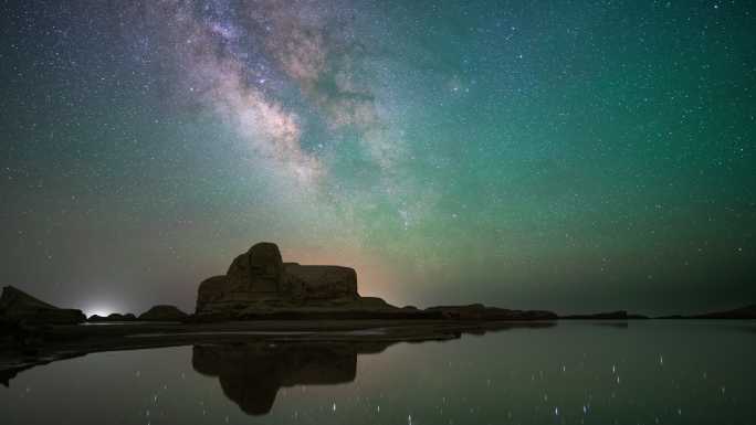 8K青海水上雅丹星空