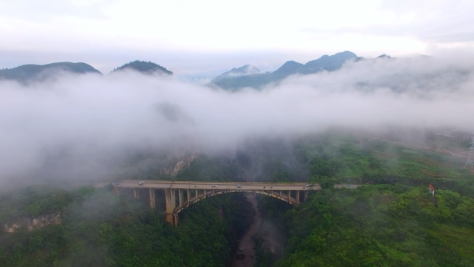 马岭河峡谷云海瀑布