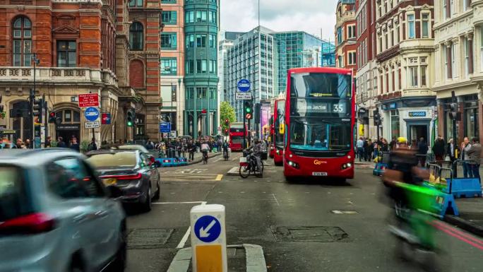 4K镜头延时长曝光伦敦金融区拥挤的通勤和公交交通，伦敦，英国，英国，英国，商业和金融概念
